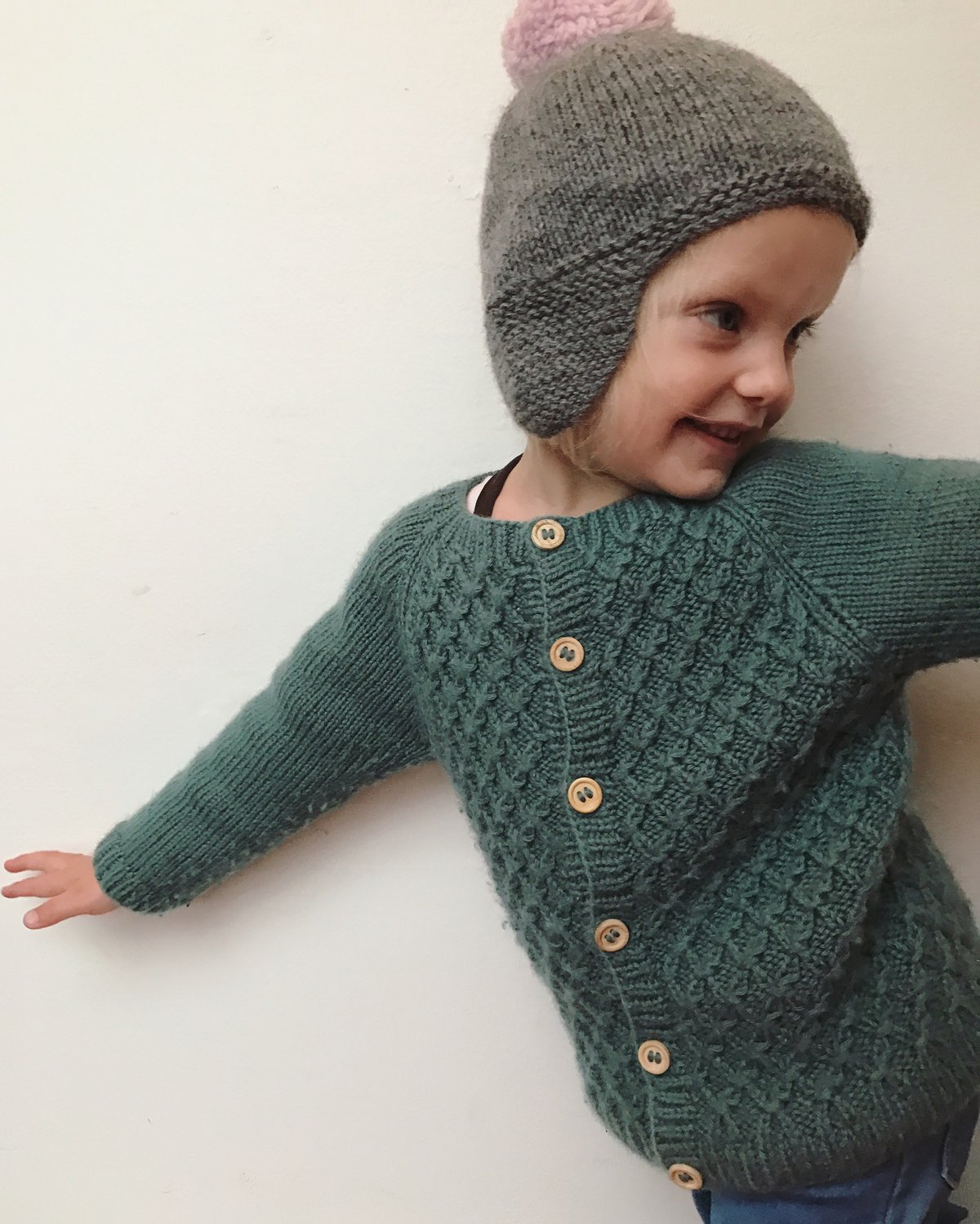 Carls Cardigan Petiteknit opskrift (papir) PetiteKnit opskrifter